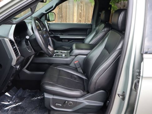 Used 2019 Ford Expedition XLT w/ Equipment Group 202A AWD/4WD image 19