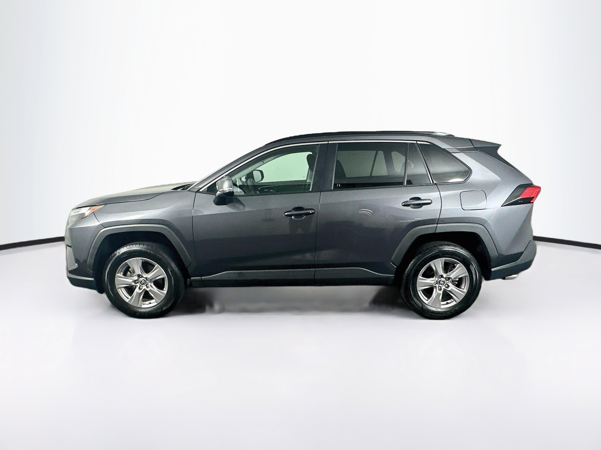 Used 2025 Toyota RAV4 XLE AWD/4WD image 4