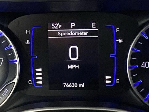 Used 2018 Chrysler Pacifica Touring-L image 6