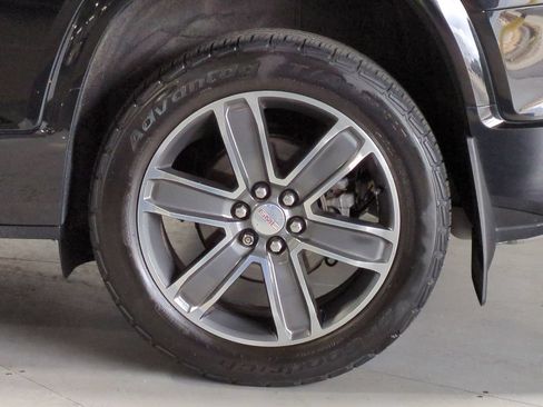Used 2017 GMC Acadia Denali w/ Technology Package AWD/4WD image 17