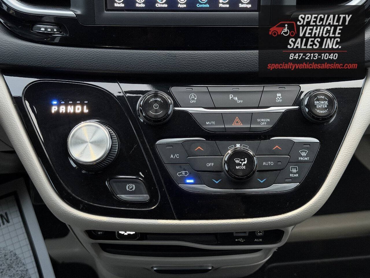 Used 2018 Chrysler Pacifica Touring-L FWD image 33