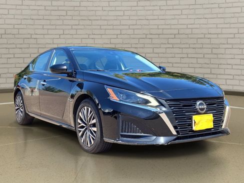 Used 2023 Nissan Altima 2.5 SV FWD image 3