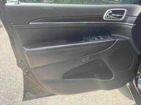 Used 2020 Jeep Grand Cherokee Limited w/ Luxury Group II image 17