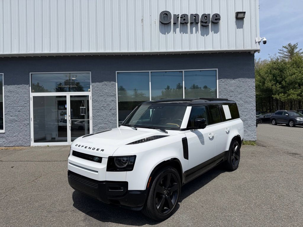 Used 2025 Land Rover Defender 130 X-Dynamic SE AWD/4WD image 2