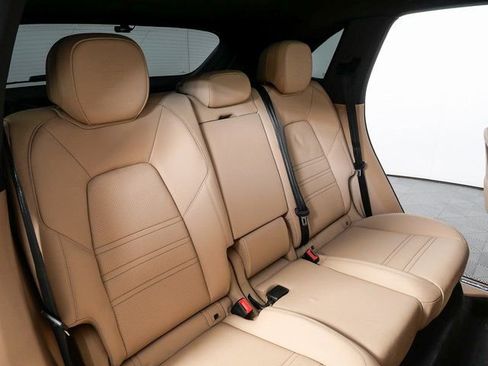 Certified 2023 Porsche Cayenne image 22