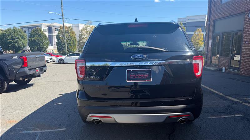 Used 2016 Ford Explorer Limited w/ Equipment Group 301A FWD image 11