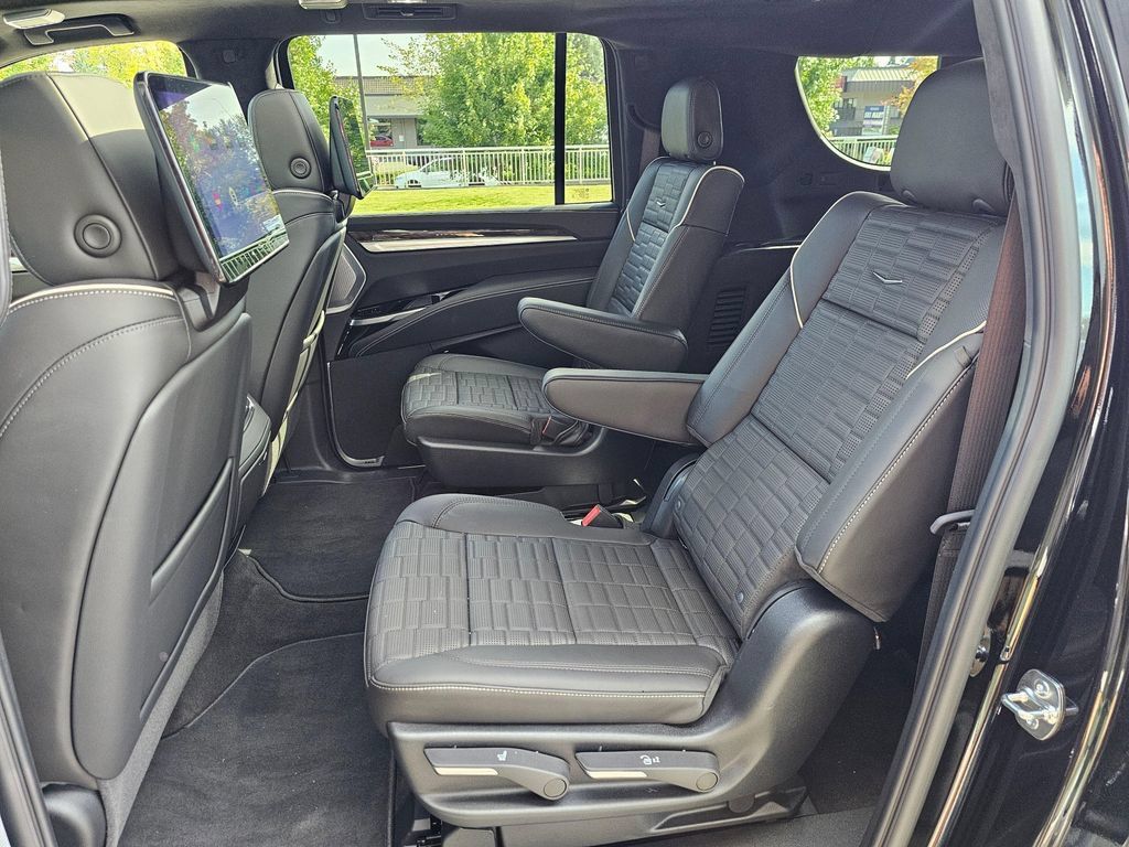 New 2026 Cadillac Escalade ESV Platinum Sport AWD/4WD image 17
