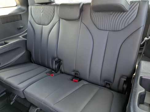 Used 2023 Hyundai Palisade Calligraphy image 17