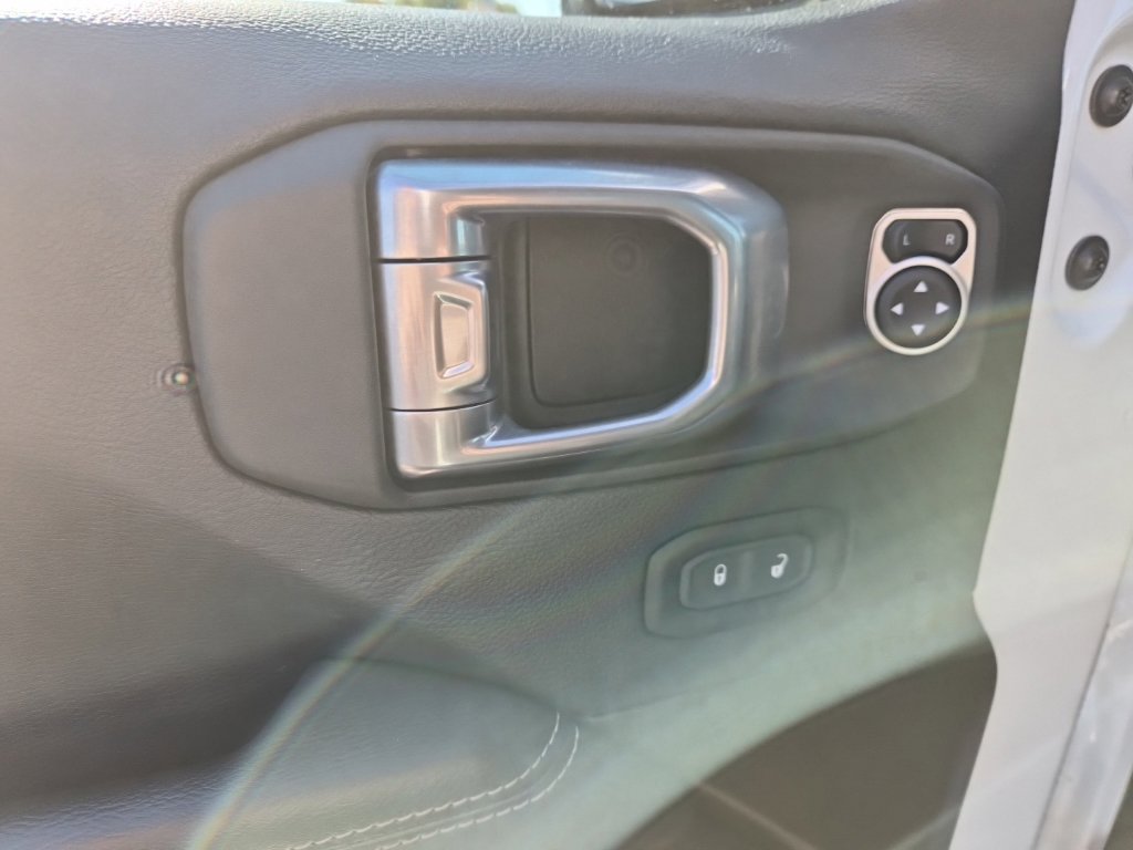 Used 2020 Jeep Wrangler Unlimited Sahara w/ Cold Weather Group AWD/4WD image 10