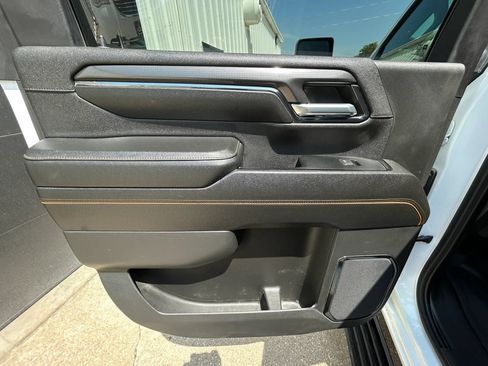 Used 2024 GMC Sierra 2500 AT4 w/ AT4 Premium Plus Package AWD/4WD image 13