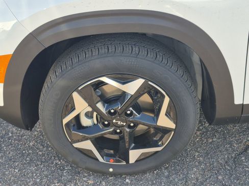 New 2026 Kia Seltos S image 17