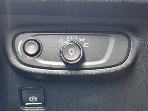 Used 2024 GMC Terrain SLE w/ Driver Convenience Package FWD image 25