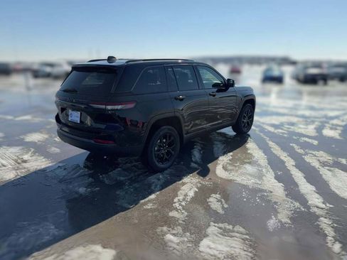New 2026 Jeep Grand Cherokee Altitude image 12