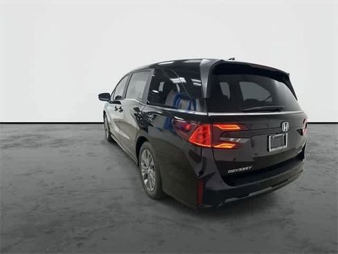 New 2026 Honda Odyssey Touring image 2