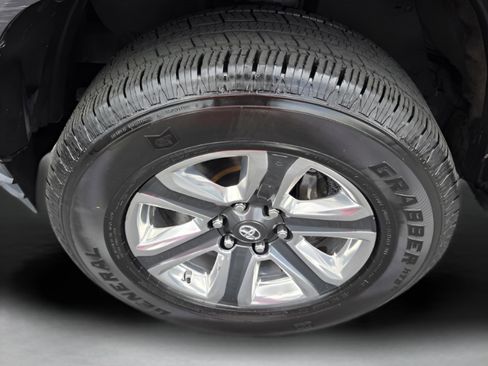 Used 2016 Toyota Tacoma Limited w/ Towing Package image 35