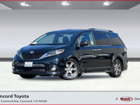 Used 2017 Toyota Sienna SE FWD image 1