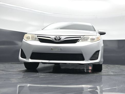 Used 2014 Toyota Camry LE FWD image 38