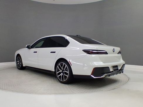 Used 2023 BMW 740i RWD image 3