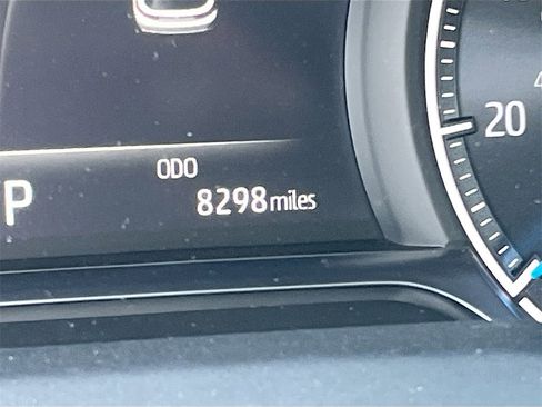 Used 2024 Toyota Venza LE image 12