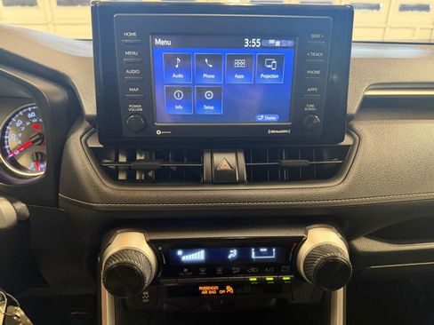 Used 2020 Toyota RAV4 LE image 18