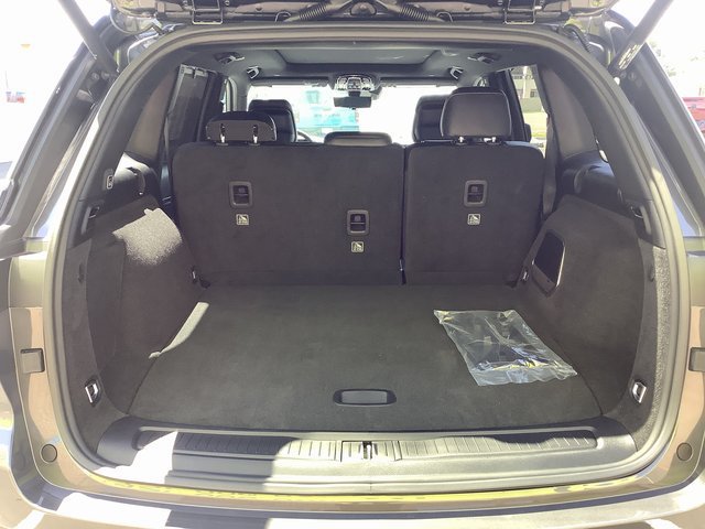 New 2023 Jeep Grand Cherokee Overland w/ Luxury Tech Group IV AWD/4WD image 32