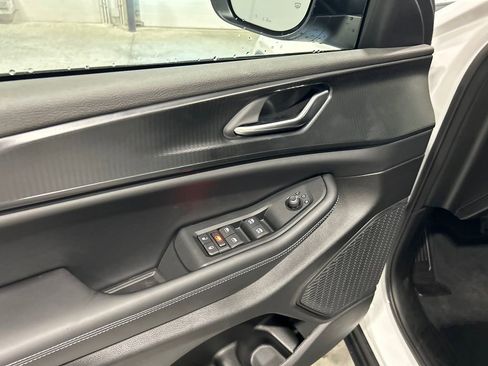 New 2025 Jeep Grand Cherokee Laredo w/ Luxury Tech Group I image 14