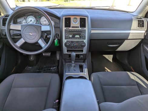 Used 2009 Chrysler 300 LX image 10