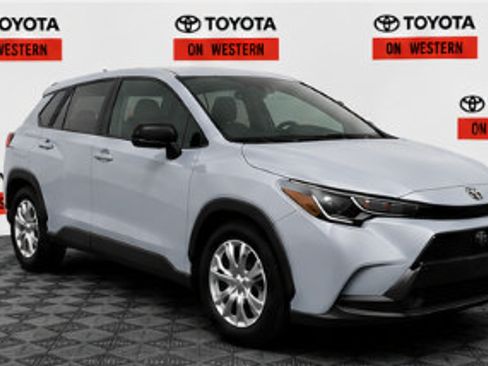 Used 2024 Toyota Corolla Cross L AWD/4WD image 3