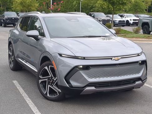 New 2025 Chevrolet Equinox EV LT image 3