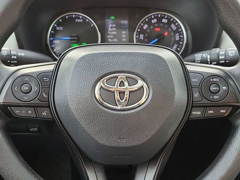 Used 2022 Toyota RAV4 XLE w/ Convenience Package image 11