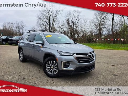 Used 2023 Chevrolet Traverse LT FWD image 1