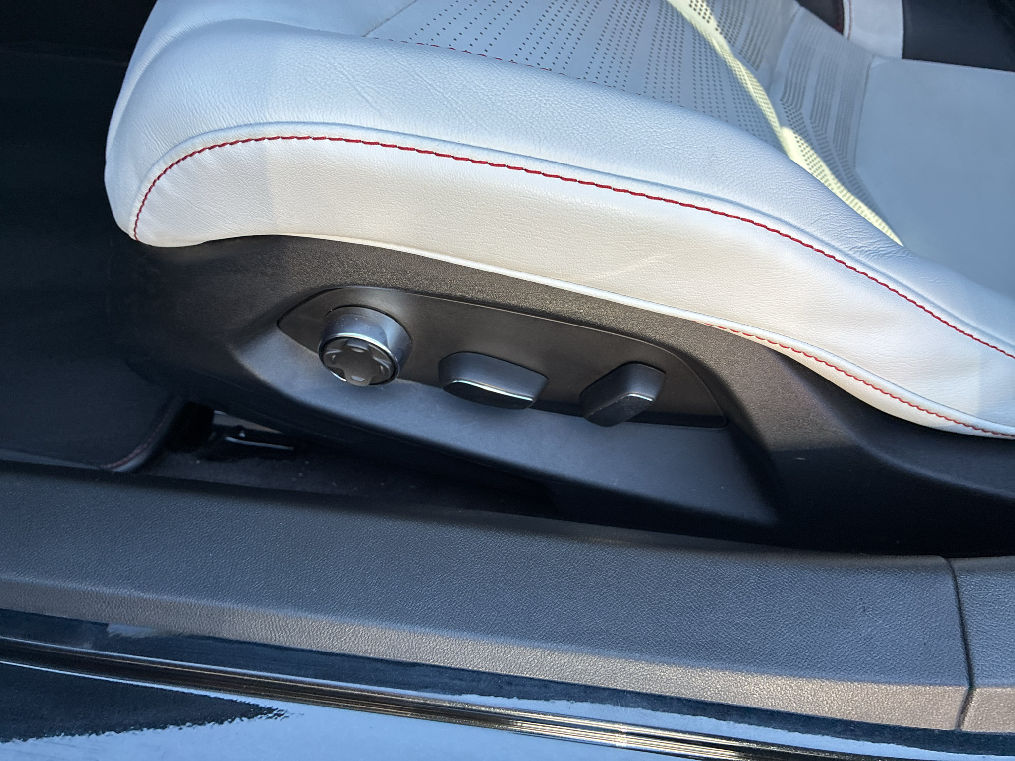 Used 2023 Chevrolet Corvette Stingray Premium Cpe w/ Z51 Performance Package RWD image 26