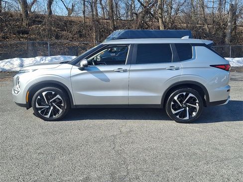 Used 2024 Mitsubishi Outlander SE image 9