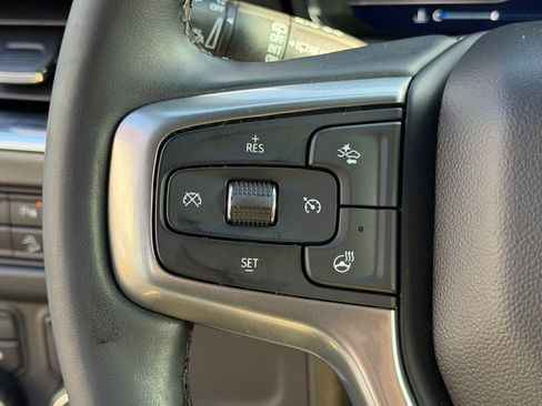 Used 2024 Chevrolet Suburban Premier image 25