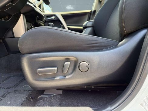 Used 2018 Toyota RAV4 XLE AWD/4WD image 14