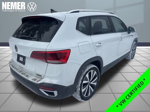 Used 2023 Volkswagen Taos SE w/ Panoramic Sunroof Package image 5