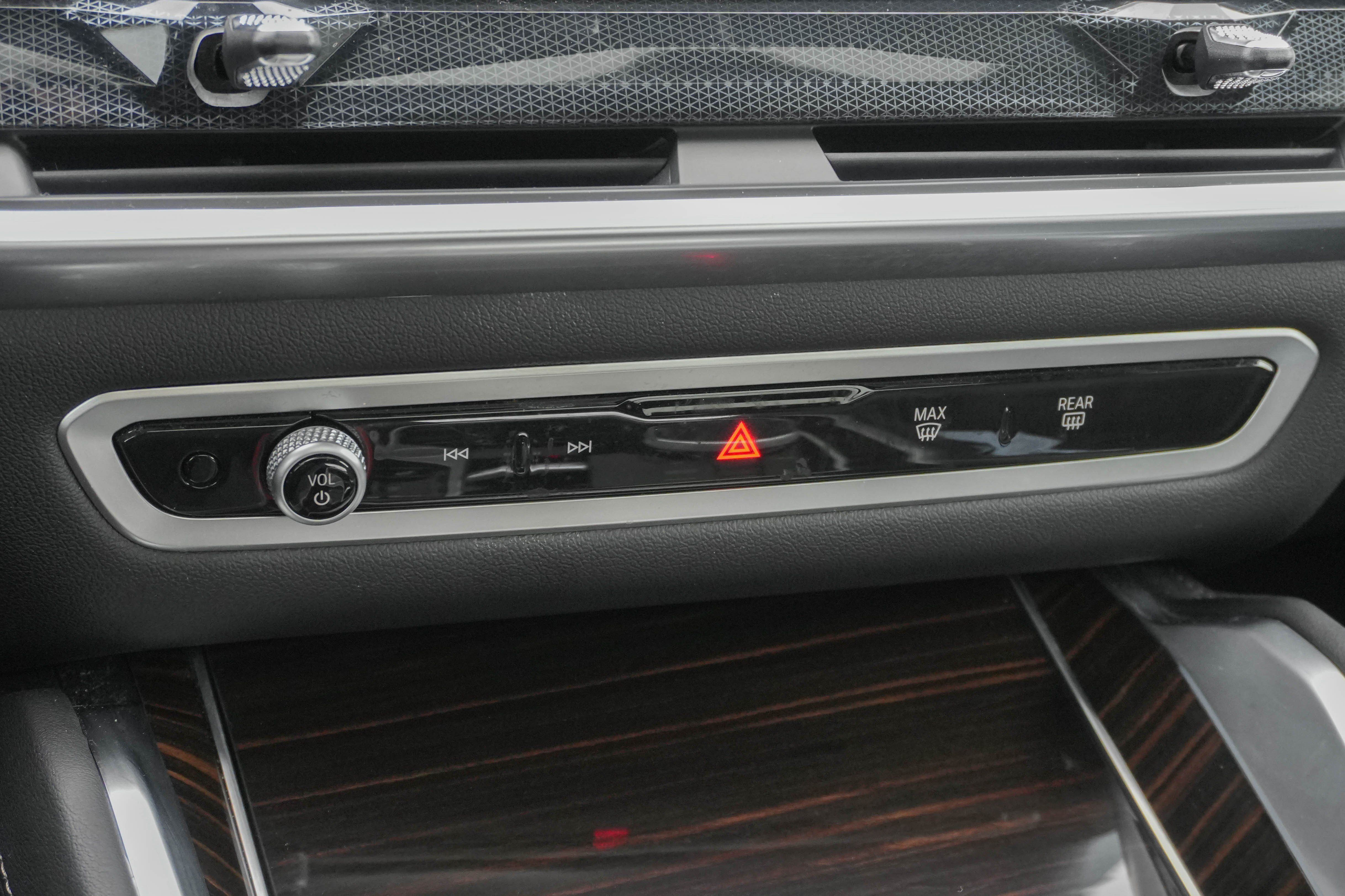 Certified 2025 BMW X6 xDrive40i AWD/4WD image 26
