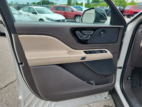 Used 2022 Lincoln Aviator Reserve w/ Equipment Group 201A AWD/4WD image 19