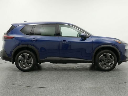 Used 2025 Nissan Rogue SV image 11