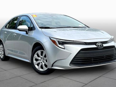 Used 2026 Toyota Corolla LE FWD image 3