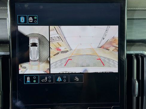 Used 2024 GMC Acadia Elevation image 17