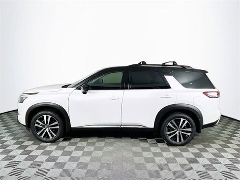 New 2025 Nissan Pathfinder Platinum image 4
