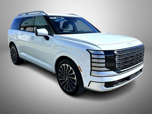 Used 2026 Hyundai Palisade Calligraphy image 3
