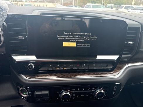 New 2026 GMC Sierra 1500 SLE w/ Preferred Package image 18