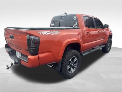 Used 2017 Toyota Tacoma TRD Sport w/ Premium & Technology Package AWD/4WD image 6