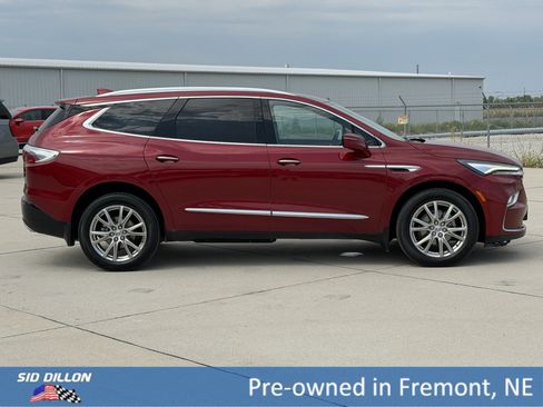 Used 2023 Buick Enclave Premium AWD/4WD image 3