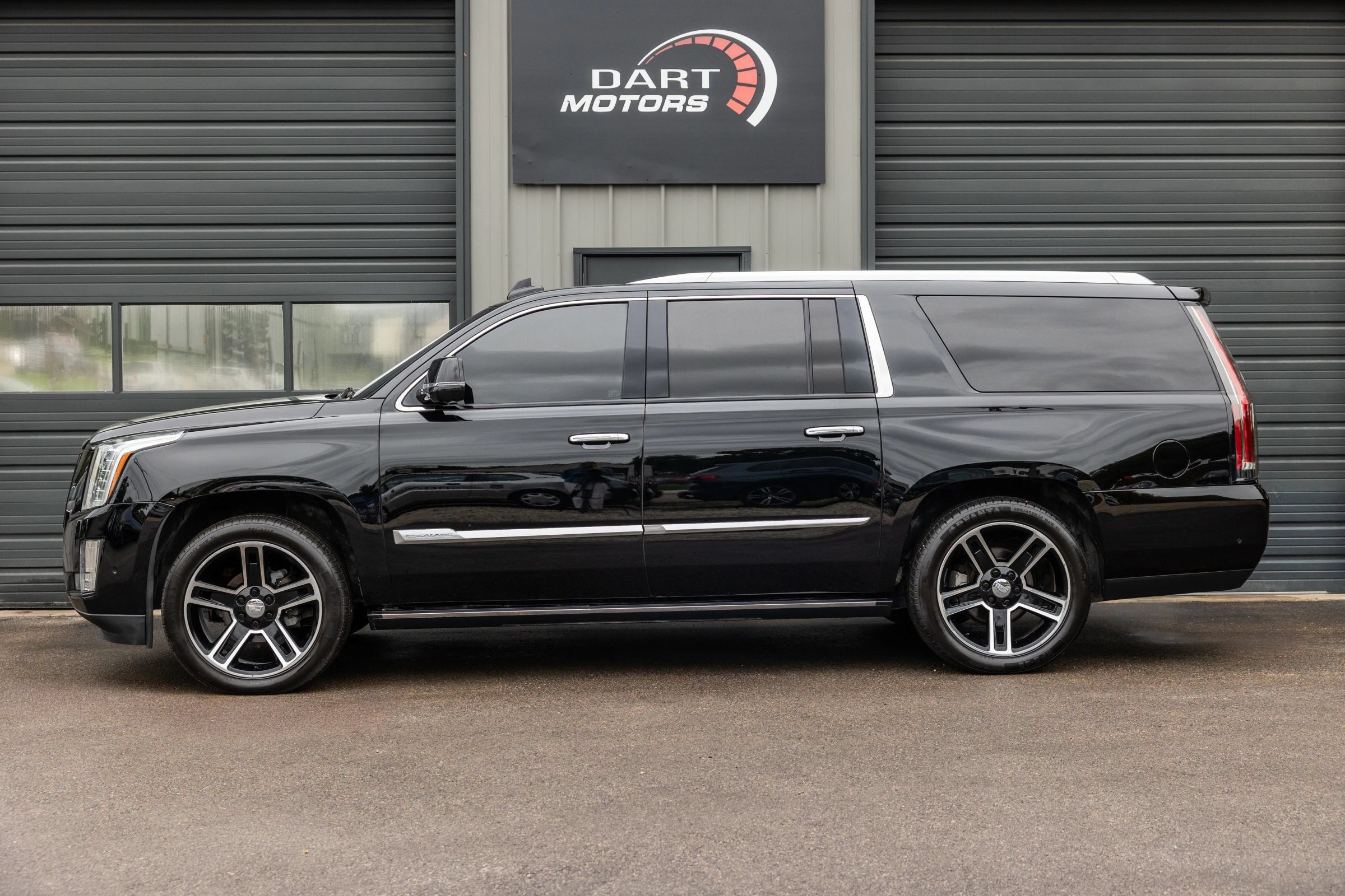 Used 2018 Cadillac Escalade ESV Platinum AWD/4WD image 4