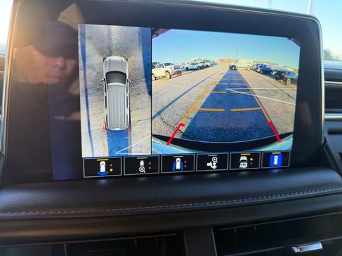 Used 2024 Chevrolet Tahoe Z71 w/ Luxury Package image 20