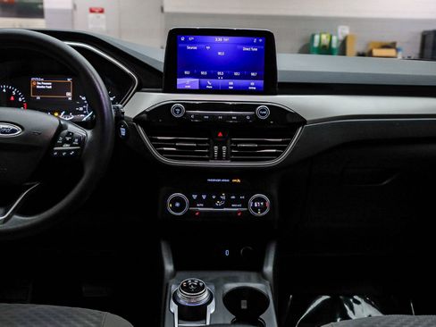 Used 2020 Ford Escape SE image 14