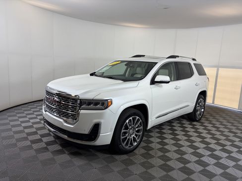 Used 2022 GMC Acadia Denali w/ Denali Ultimate Package AWD/4WD image 2